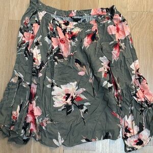 White House Black Market Floral Women's Off the Shoulder Blouse Size M